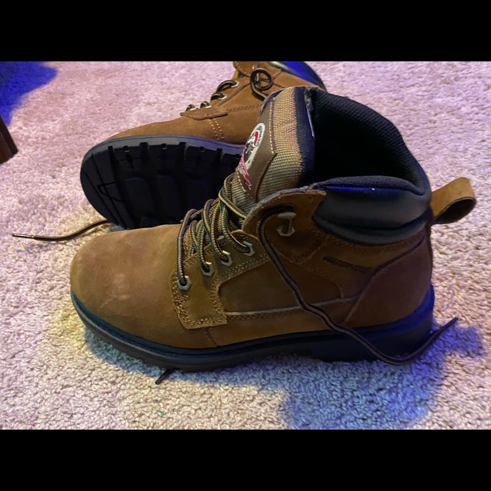 NWOT Brahma winter men boots